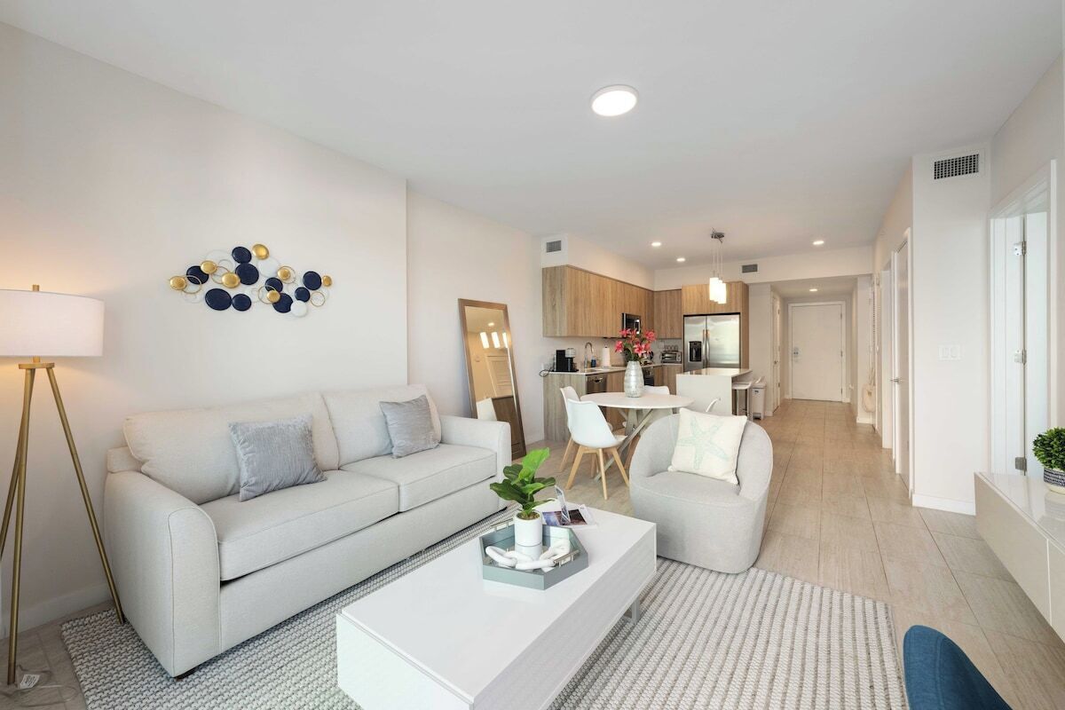 Luxury Condo in Design District, pool and parking
