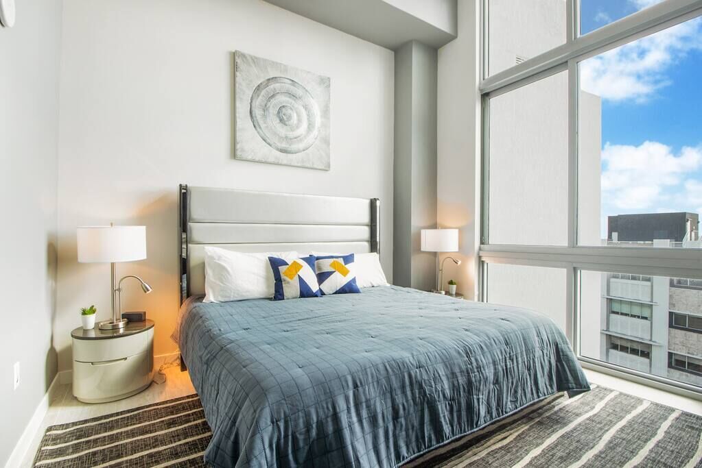 Luxury unit with pool & parking in Design District