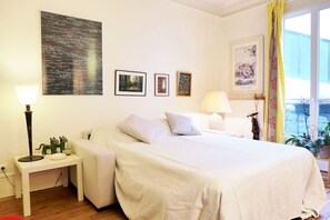 1 habitación, tabla de planchar con plancha, wifi gratis y ropa de cama 