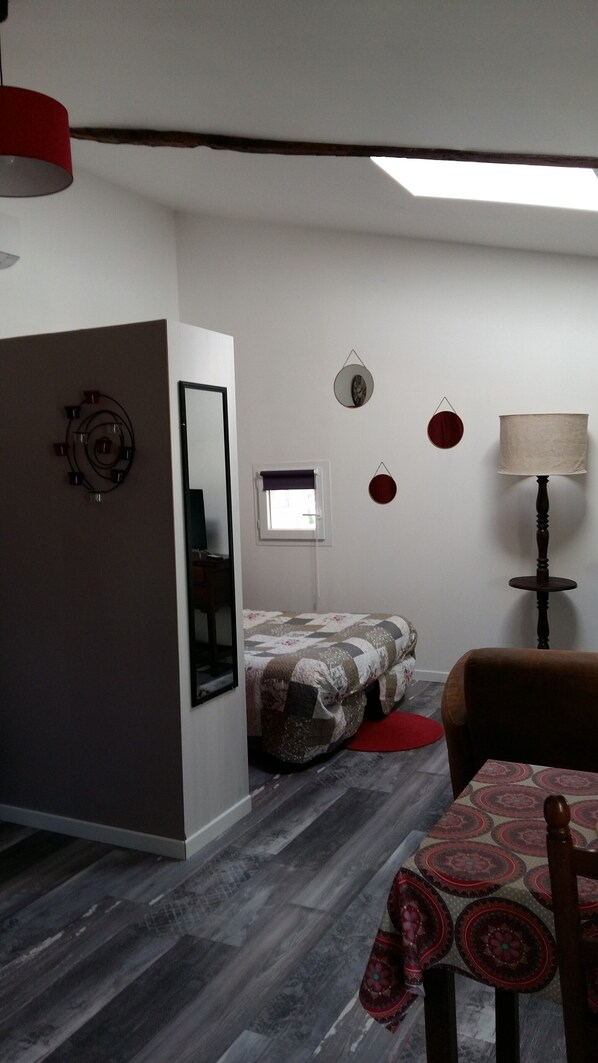 1 غرفة نوم وواي فاي وملاءات أسرّة