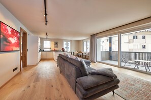 Fernseher, Stereoanlage