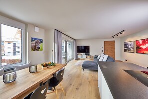 TV, stereo - For explorers and mountain enthusiasts - Wax-N-Stein (Garmisch-Partenkirchen)