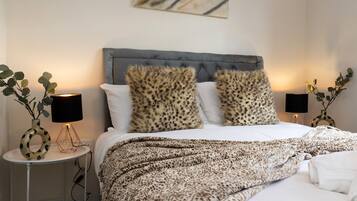 Business Double Room, 1 Bedroom | Desk, iron/ironing board, free WiFi