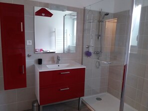 Shower, hair dryer - NANOU residence (Mont-Dore)