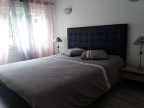 4 habitaciones, tabla de planchar con plancha y wifi gratis