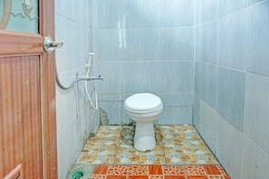 Standard Double Room | Bathroom