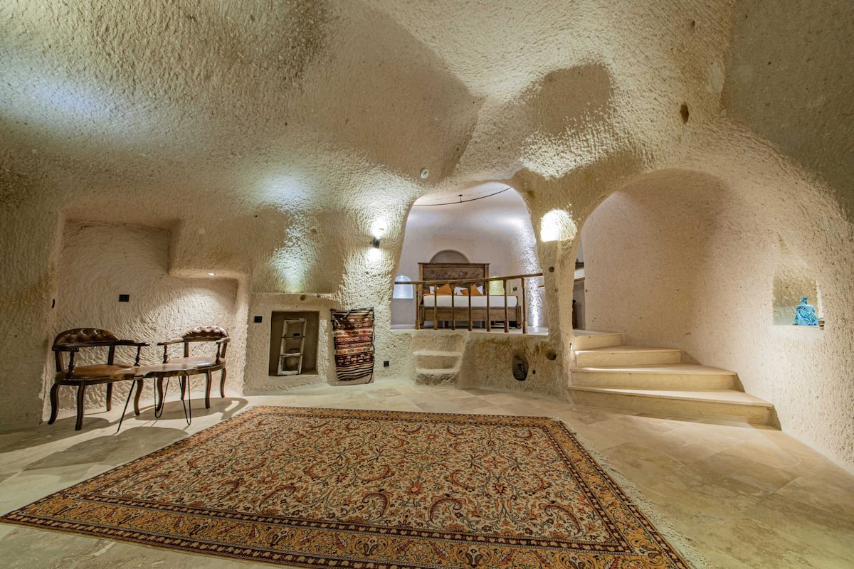 Deluxe Double Room With Jacuzzi | 1 bedroom, premium bedding, memory foam beds, individually decorated