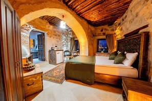 经典双人房 | 高档床上用品、记忆海绵床垫、特色装修、特色家居