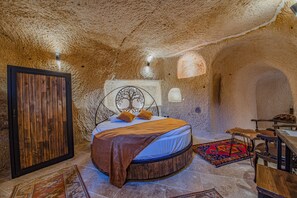 Deluxe Triple Room | Premium bedding, memory foam beds, individually decorated - Ages in Cappadocia (Nevsehir)