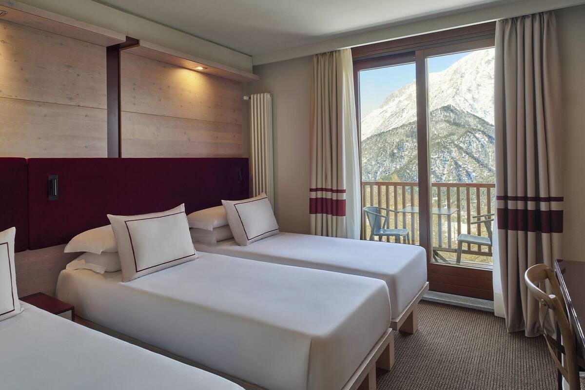 Suite Junior, pemandangan gunung | Minibar, brankas, meja kerja, dan Wi-Fi gratis