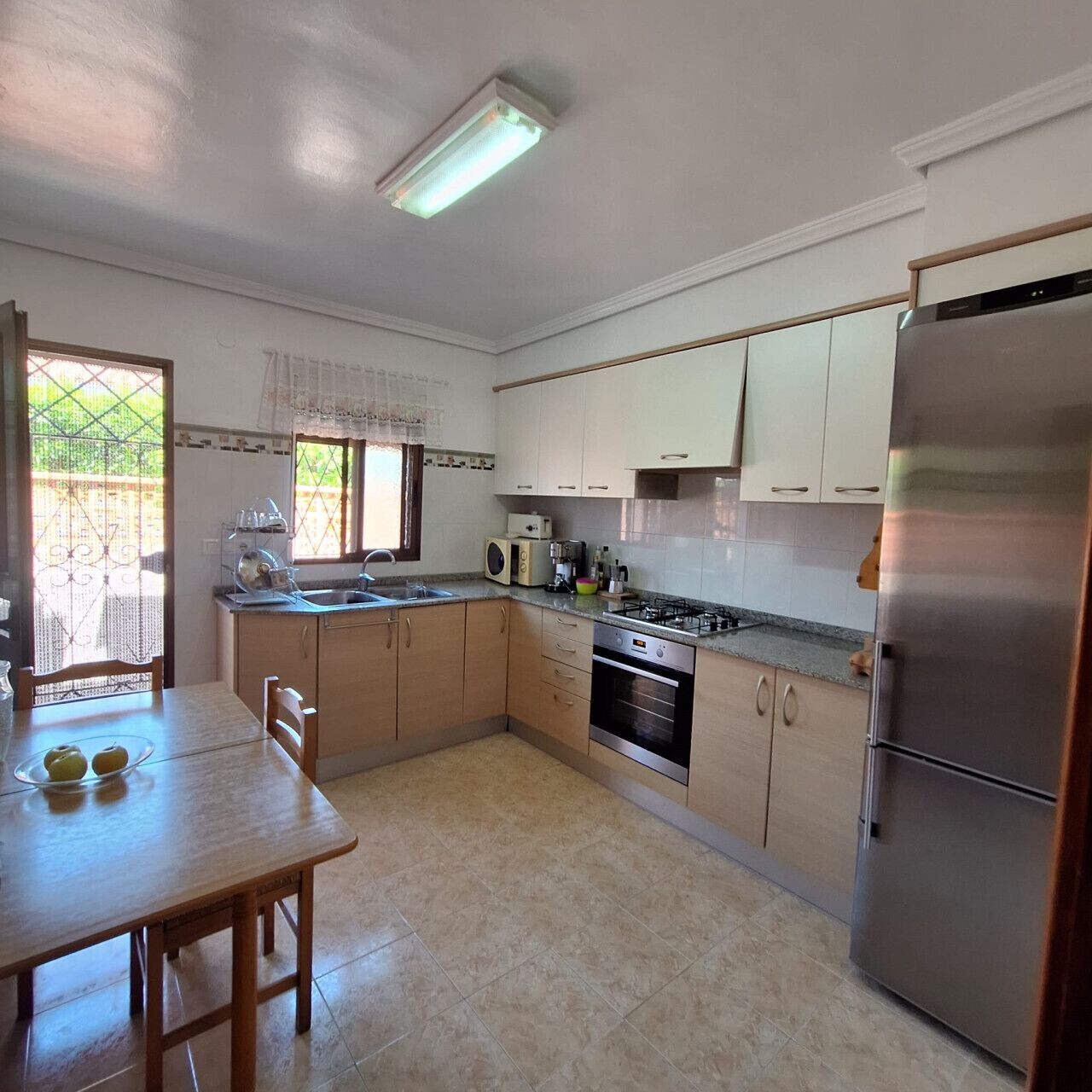 Fridge, microwave, oven, coffee/tea maker