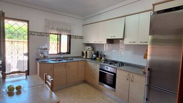 Fridge, microwave, oven, coffee/tea maker