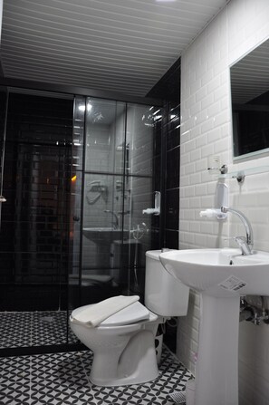 Quarto casal ou duplo standard | Banheiro | Secador de cabelo 