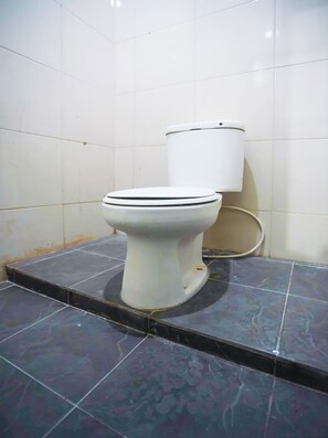 Standard Double Room | Bathroom | Shower, rainfall showerhead, towels, toilet paper