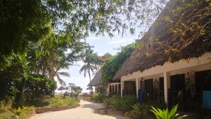 Unclassified image, 4 of 78, button - Mambo Ocean Resort (Kiwengwa)