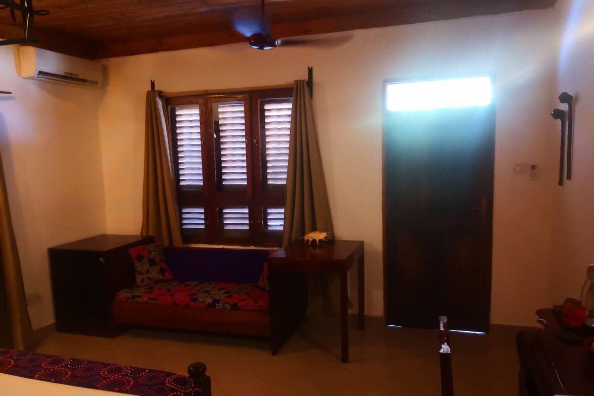 Minibar, travel cot, free WiFi, bed sheets