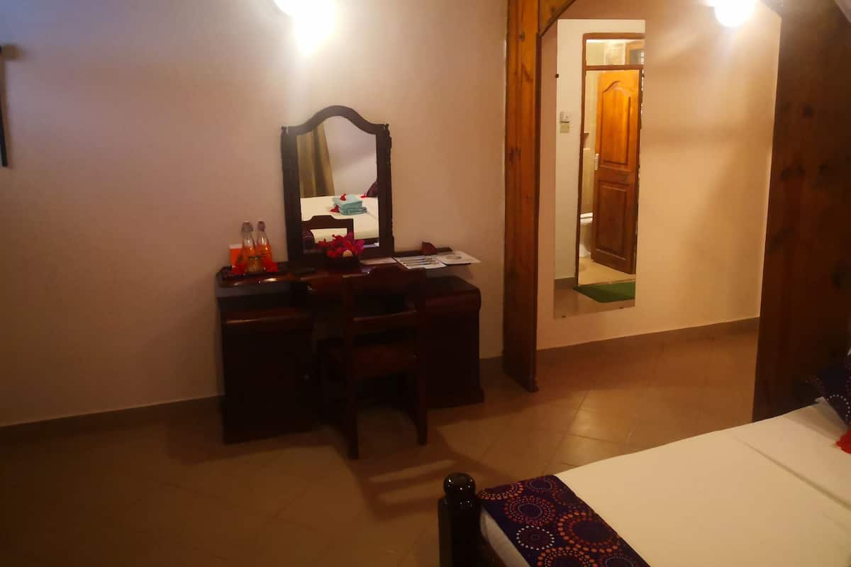 Minibar, lit parapluie, Wi-Fi gratuit, draps fournis