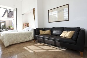 1 slaapkamer, een strijkplank/strijkijzer, wifi, beddengoed