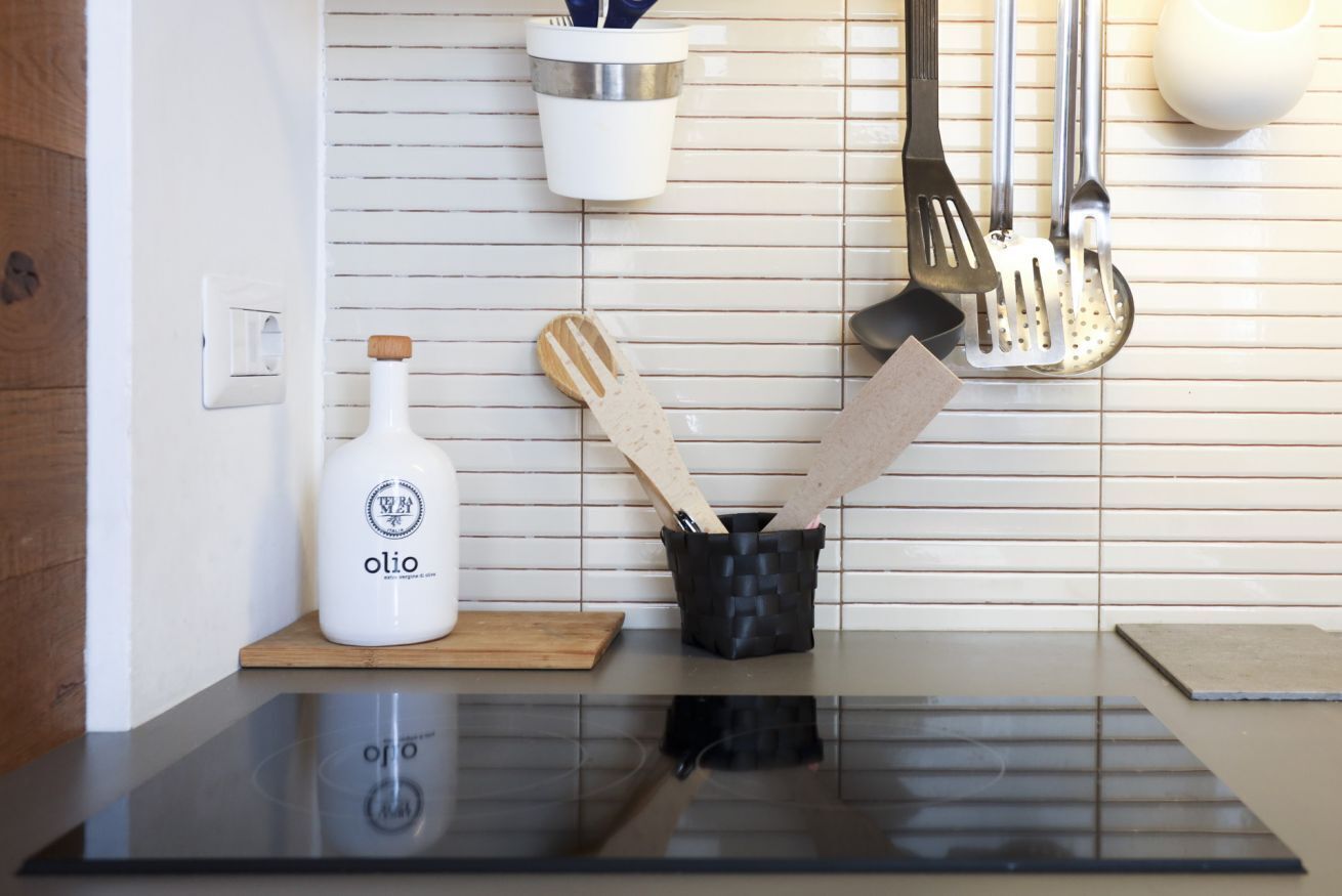 Microonde, piano cottura, pentole/stoviglie/utensili