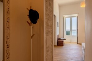 Interior - GuestHost - Modern 120 sqm apartment with sea view, finely furnished, for up to 4 people, located on the ground floor of a building (a few steps to access it). The accommodation is located in the heart of Ortigia, the marvelous historic center of Syracus (Siracusa)
