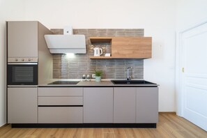 Oven, stovetop, dishwasher