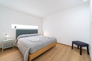 2 habitaciones, tabla de planchar con plancha, internet y ropa de cama 