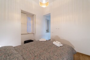 2 chambres, fer et planche à repasser, accès Internet, draps fournis