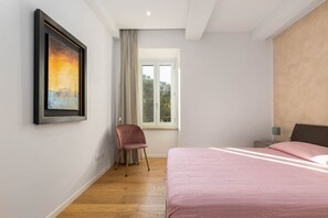 3 bedrooms, iron/ironing board, Internet, bed sheets