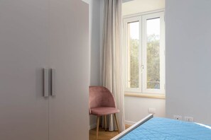 3 chambres, fer et planche Ă  repasser, accĂšs Internet, draps fournis