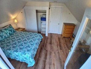 4 slaapkamers, een bureau, een strijkplank/strijkijzer, gratis wifi