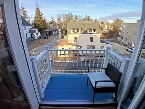 A balcony to the Ocean.  7 min walk to the beach