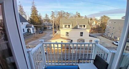 A balcony to the Ocean. 7 min walk to the beach