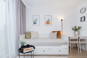 Iron/ironing board, WiFi, bed sheets
