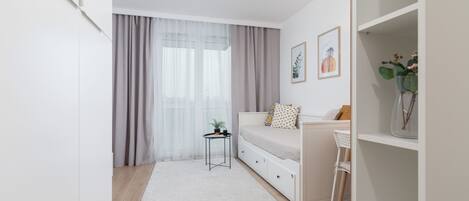 Iron/ironing board, WiFi, bed sheets