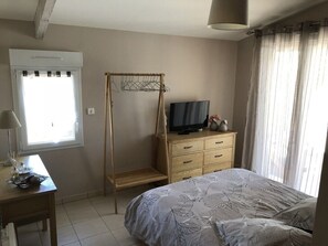 3 bedrooms, iron/ironing board, travel crib, free WiFi
