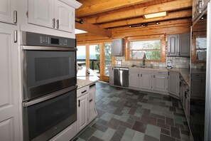 Fridge, microwave, oven, stovetop - INDOOR POOL, game room, theatre room, firepit, insane mountain view! Sleeps 22! (Sevierville)