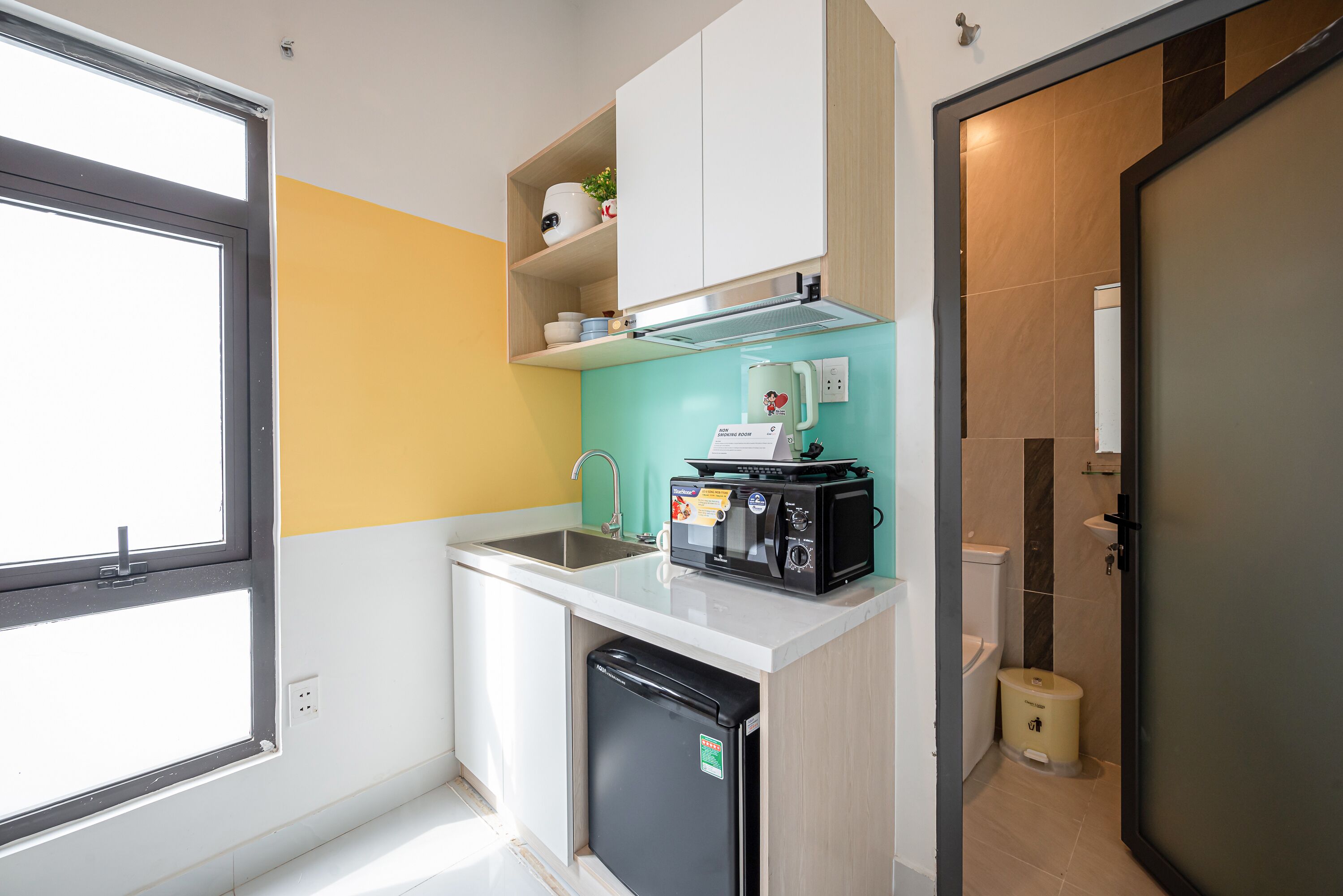 Appartement supérieur | Cuisine privée | Réfrigérateur, four à micro-ondes, cuiseur à riz, produits de nettoyage