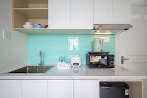 Appartement Confort | Cuisine privée | Réfrigérateur, micro-ondes, cuiseur de riz, nécessaire de nettoyage