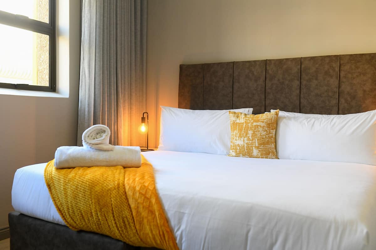 3 bedrooms, premium bedding, memory-foam beds, in-room safe