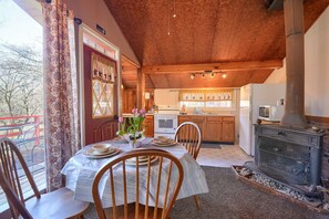 Dining - Wyandot Woods - Squirrels Nest (Laurelville)