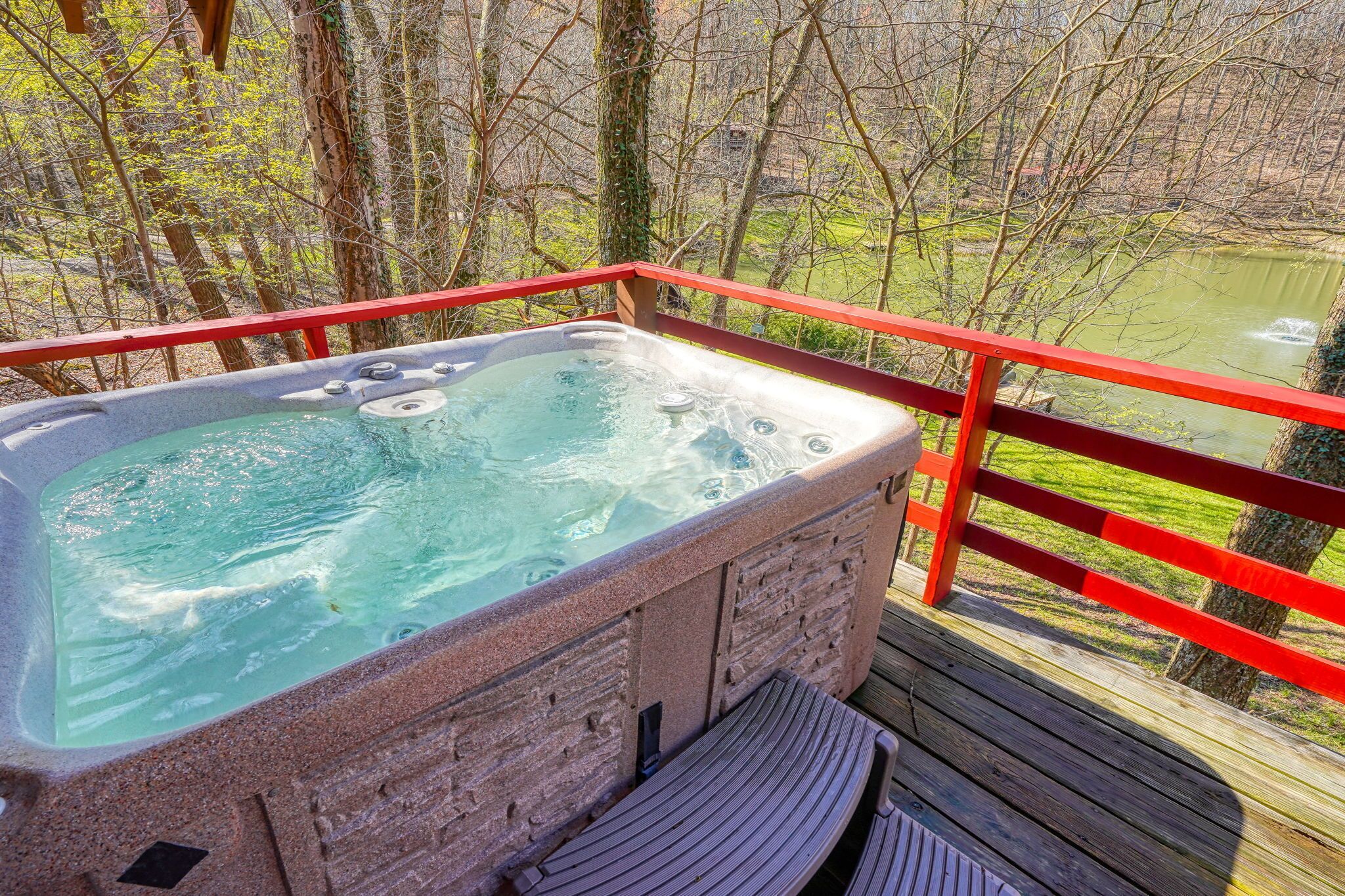 Outdoor spa tub