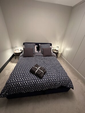 2 bedrooms, desk, iron/ironing board, free WiFi - Ace Flat in Wimbledon Village (10 minutes from Wimbledon Tennis!) (London)