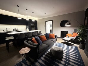 Smart TV, fireplace - Ace Flat in Wimbledon Village (10 minutes from Wimbledon Tennis!) (London)