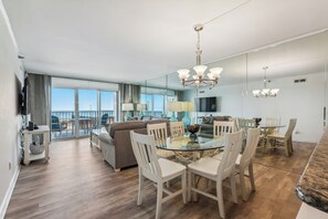 Dining - XPLORIE ACTIVITIES & LINENS INCLUDED*! Beautiful 1st Floor 3BR Plaza Condo! (Ocean City)