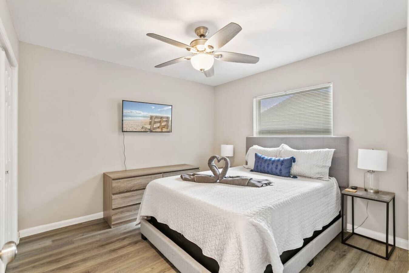 5 bedrooms, desk, iron/ironing board, free WiFi