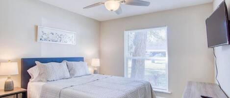 5 bedrooms, desk, iron/ironing board, free WiFi