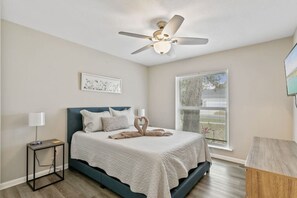 5 Schlafzimmer, Schreibtisch, Bügeleisen/Bügelbrett, kostenloses WLAN