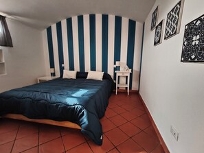 1 chambre, fer et planche à repasser, Wi-Fi gratuit, draps fournis