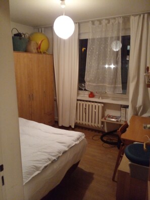 1 Schlafzimmer, Schreibtisch, WLAN, Bettwäsche