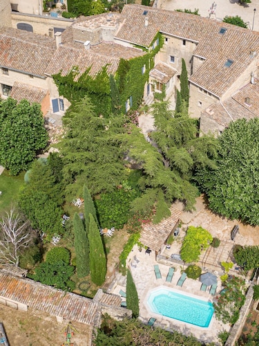 Gite Le Petit Luberon classified 3* in magnificent property in village center